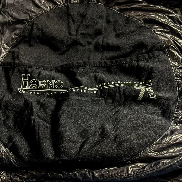 HERNO Ultralight Engineering 7 Den Down
Puffer Jacket- BLACK Size: Below - Picture 3 of 5